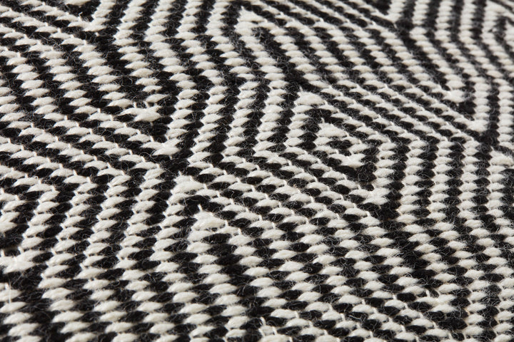 Black / White Pillow Alternate Image 2