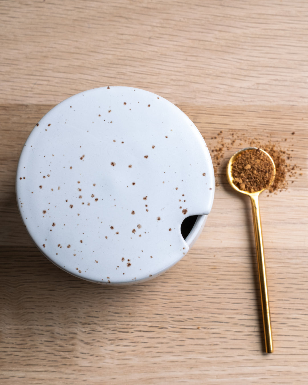 Hagi Sugar Bowl in White / Light Brown