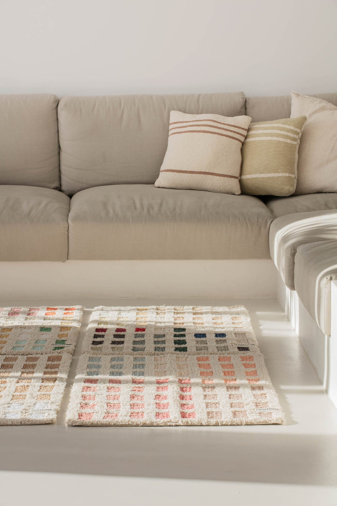 knitted cushion duetto by lorena canals sc duetto olv 10