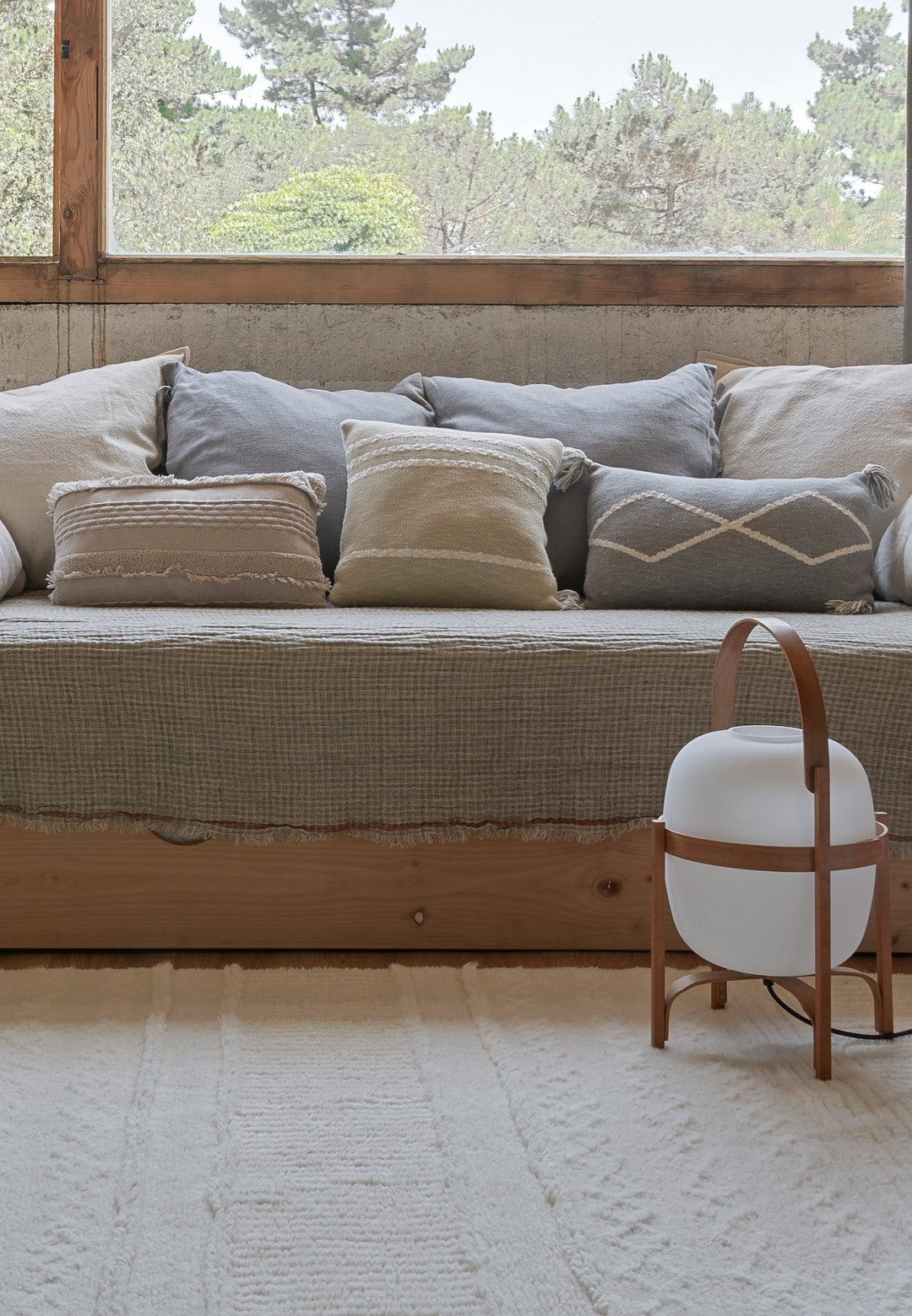 knitted cushion duetto by lorena canals sc duetto olv 12