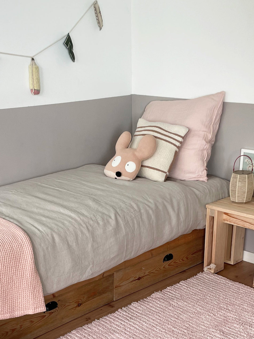knitted cushion duetto by lorena canals sc duetto olv 21