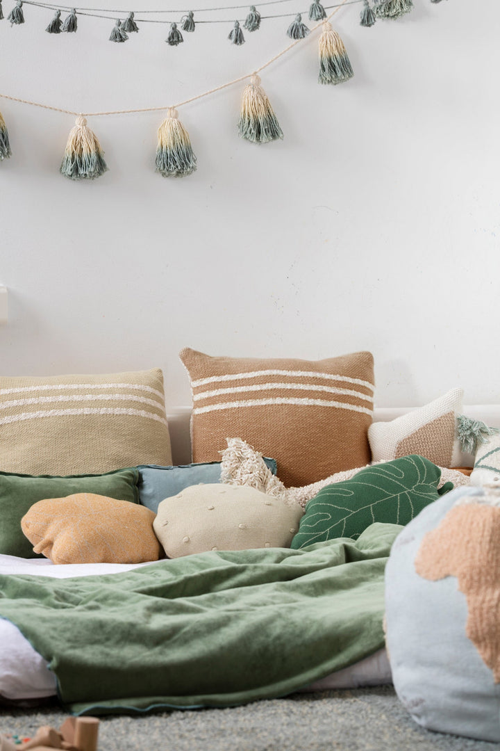 knitted cushion duetto by lorena canals sc duetto olv 19
