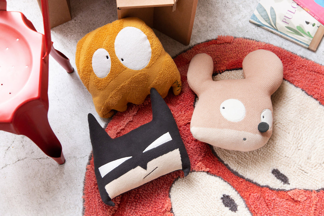 Miss Mighty Mouse Knitted cushion 9