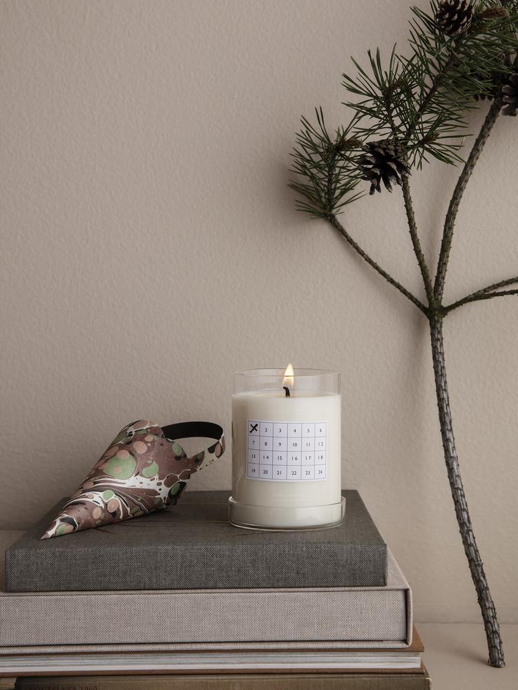 Scented Christmas Calendar Candle in Various Colors