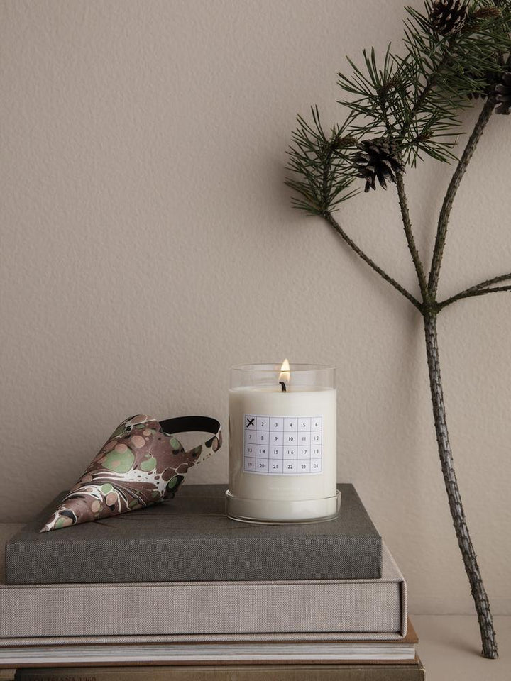 Scented Christmas Calendar Candle in Various Colors
